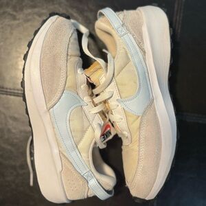 Nike Waffle Debut women's shoes in a light bone/muslin colorway. Size 8.5